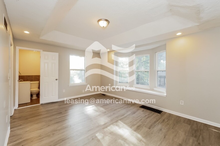 Building Photo - 303 Cypress Ave