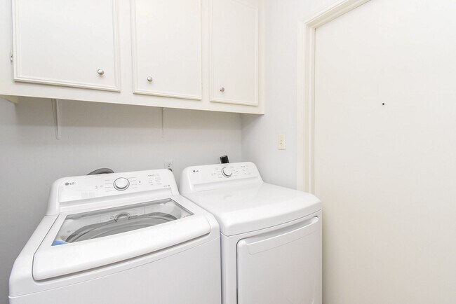 Building Photo - 22743 Red River Dr