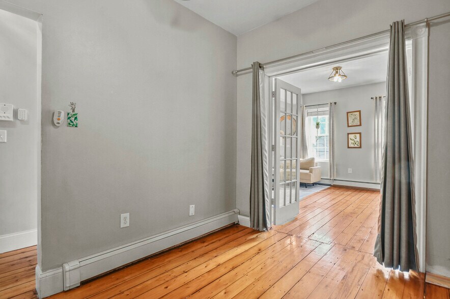 Building Photo - 60 Beacon St