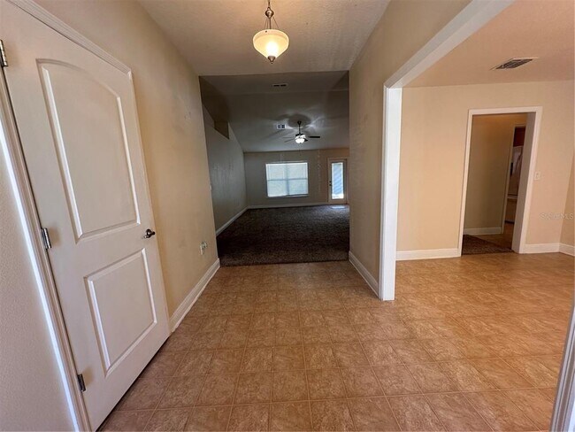 Building Photo - 402 Edith Dr