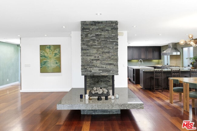 Building Photo - 3154 Queensbury Dr