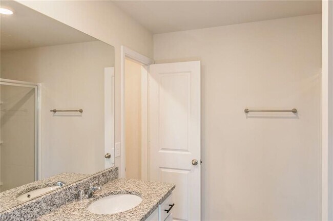 Building Photo - 625 Mackenzie Cv
