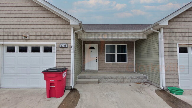 Building Photo - 1705 Evans Rd