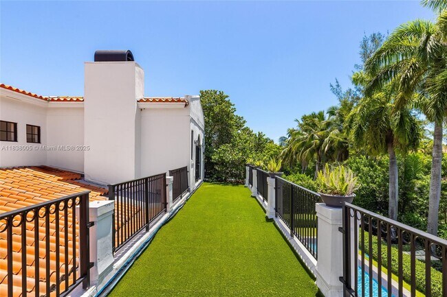 Building Photo - 1400 Coruna Ave