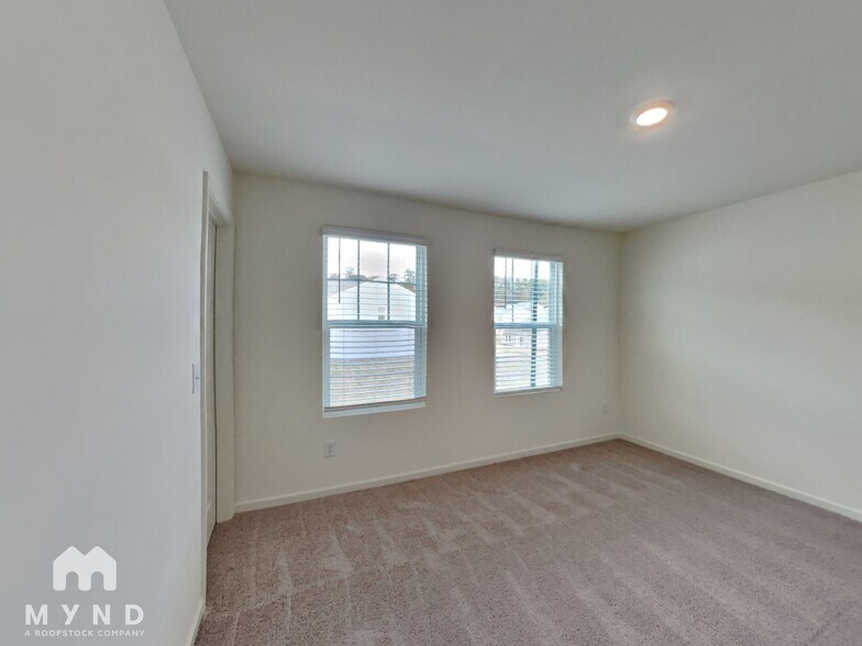 Building Photo - 424 Cottontail Ln