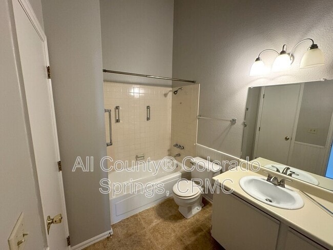 Building Photo - 2027 Bristlecone Dr