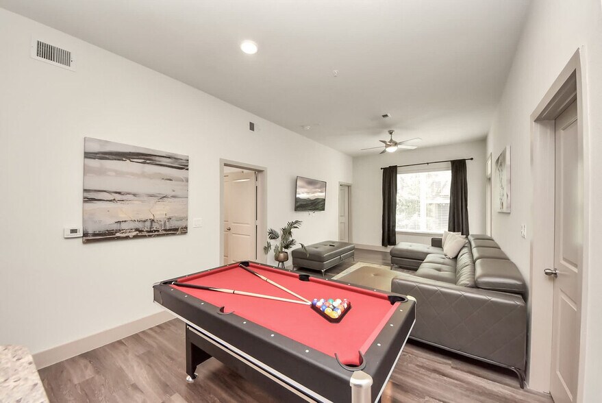 Building Photo - 8877 Frankway Dr