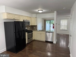 Building Photo - 1042 Baywood Dr