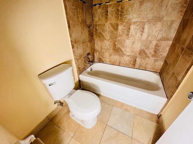 Building Photo - 5985 Forest Hill Blvd