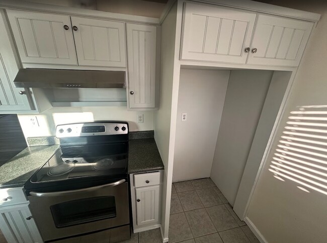 Building Photo - 3 Bed, 2 bath in SW