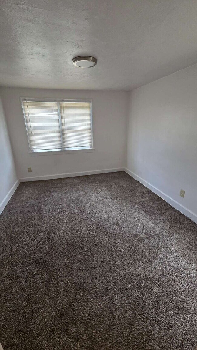 Building Photo - "Single Family Home in Garfield Heights - 1368 Sq Ft of Comfort!"