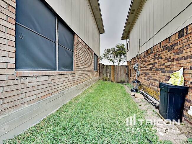 Building Photo - 815 Wyndham Pl