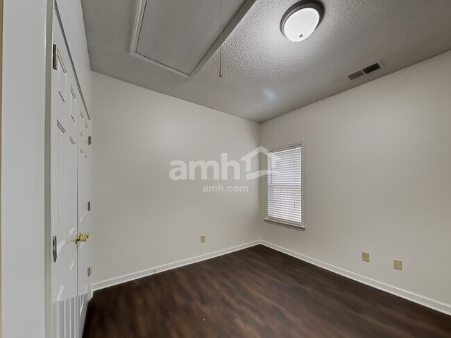 Building Photo - 1588 Wynne Rd