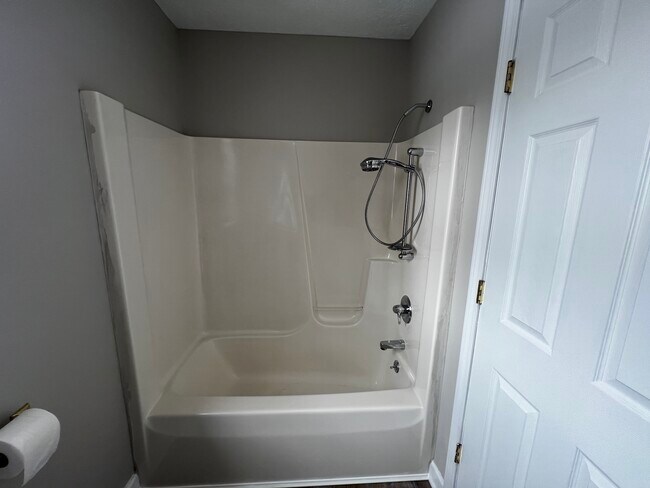 Building Photo - 5010 Delray Dr