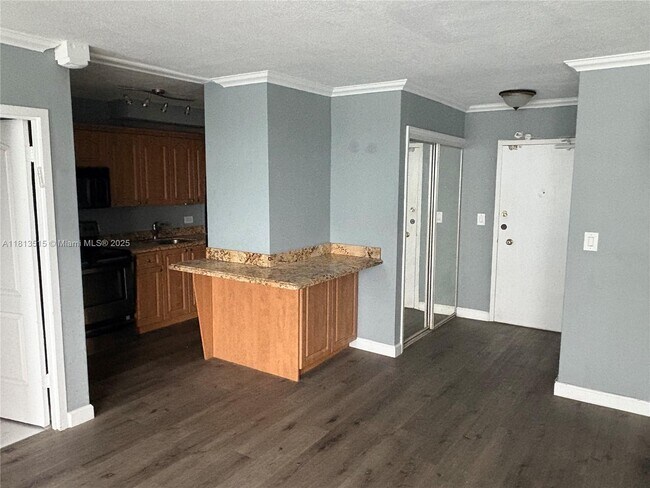 Building Photo - 5313 Collins Ave