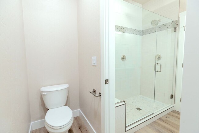 Building Photo - Beautiful 3br Townhome w 1-car Garage (2024)