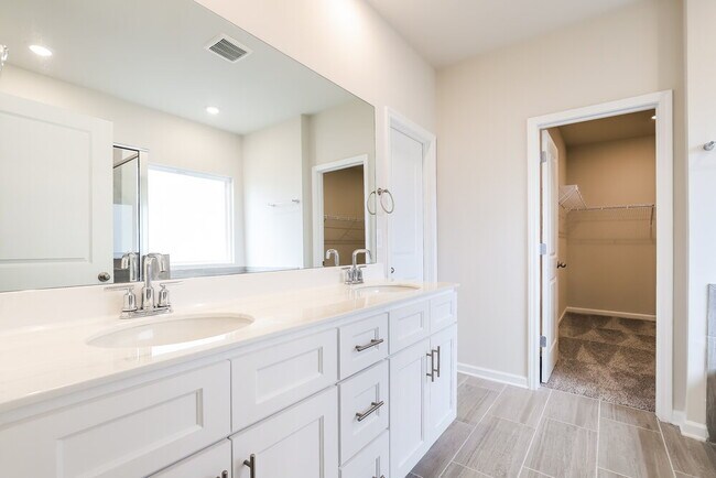 Building Photo - 5841 Hackberry Ln