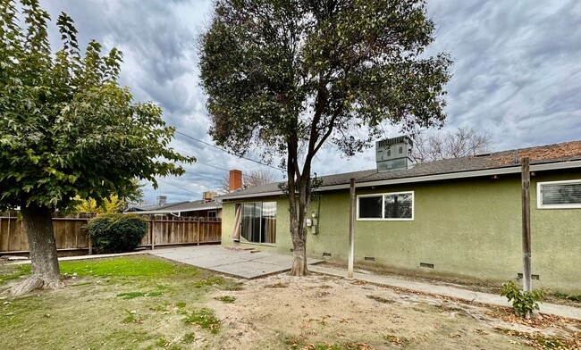 Building Photo - Move in Ready -  3 Bedroom, 2 Bath home with Easy Commute Access