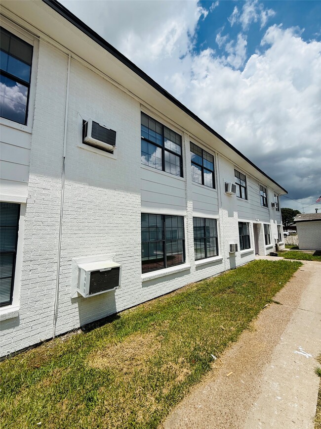 Building Photo - 1125 Ann St