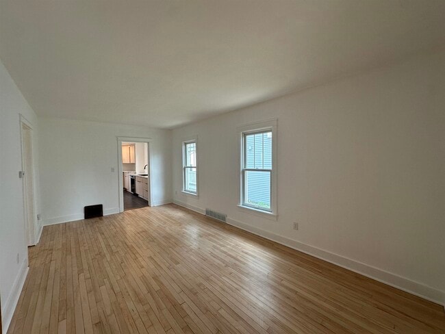 Building Photo - 37 Corry St