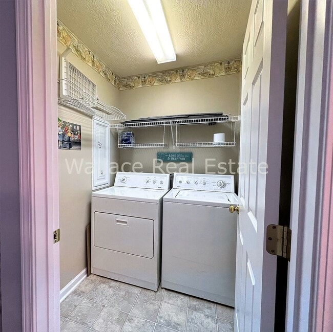 Building Photo - FOUNTAIN CITY:  2 BEDROOM, 2 BATHROOM CONDO IN MAPLE CHASE