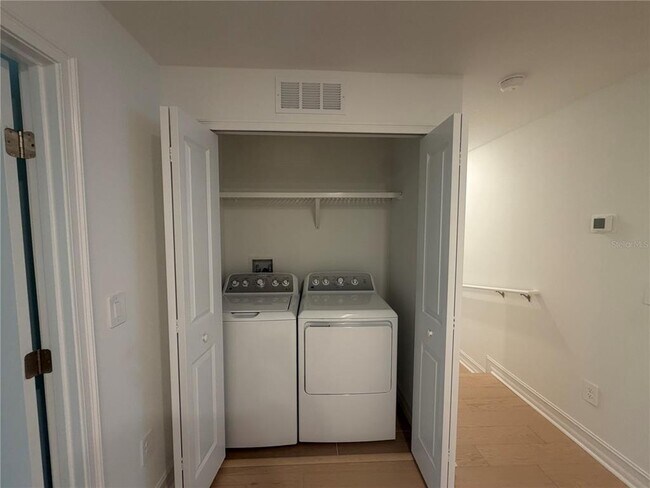 Building Photo - 1427 W Chestnut St