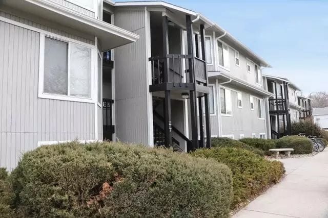 Quiet and small complex - Sherwood Park