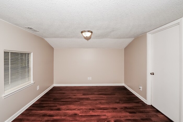 Building Photo - 356 Lakeshore Cir