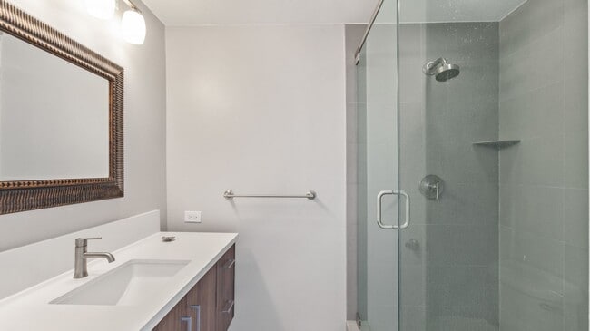 Building Photo - Live the Gold Coast Lifestyle!