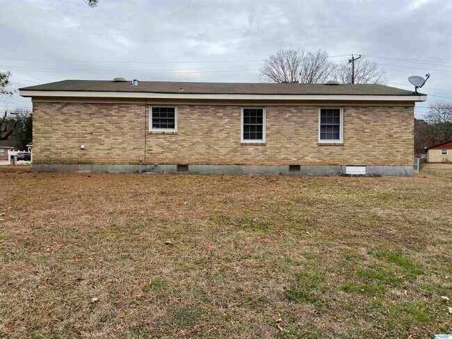 Building Photo - 4211 Tee Jay Dr NW