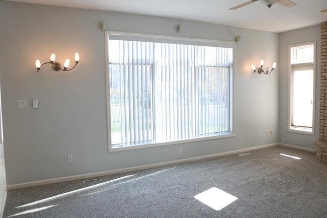 Building Photo - 9939 Sequoia Ln