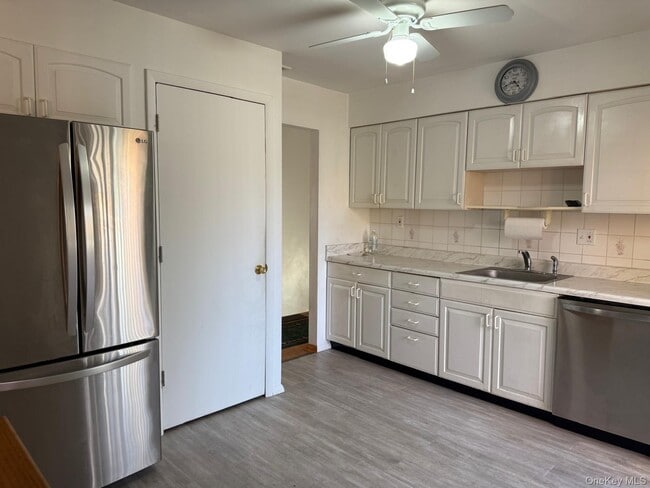 Building Photo - 5 Beverly Pl