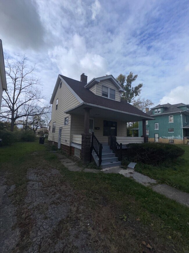 Building Photo - 4136 E 135th St