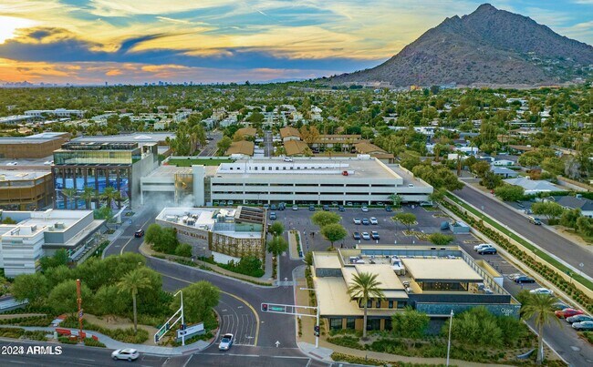 Building Photo - 7117 E Rancho Vista Dr