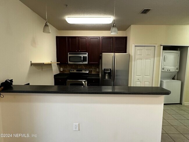 Building Photo - 4920 Key Lime Dr