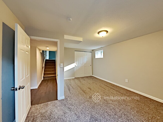 Building Photo - 5424 Del Rey Dr