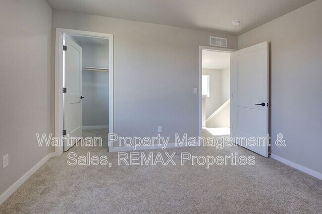 Building Photo - 462 Blanket Flower St