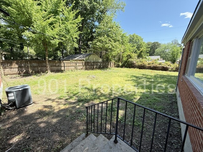 Building Photo - 814 Colonial Rd