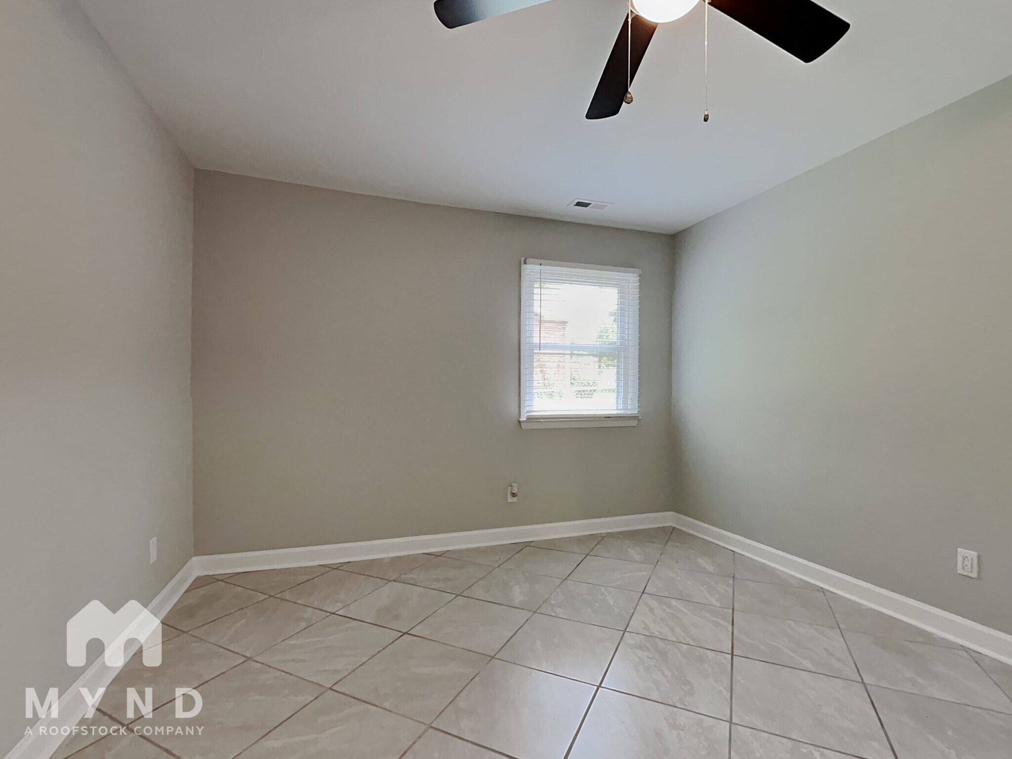 Building Photo - 526 Stratford Rd