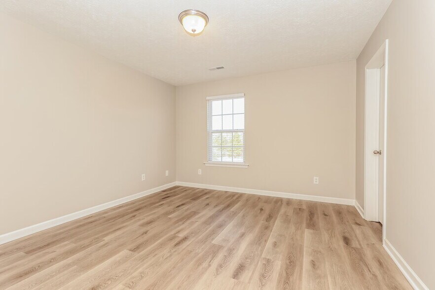 Building Photo - 2805 Windcrest Tr