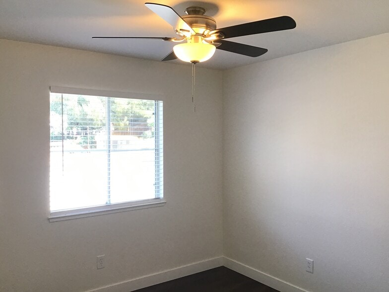 Building Photo - 2244 Stone View Dr