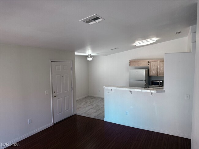 Building Photo - 2110 Los Feliz St