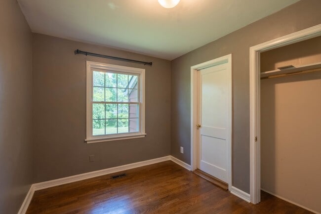 Building Photo - Beautiful 3 bed and 1 bath house in Johnso...