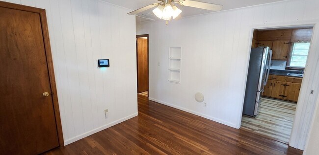 Building Photo - 389 Collins Rd