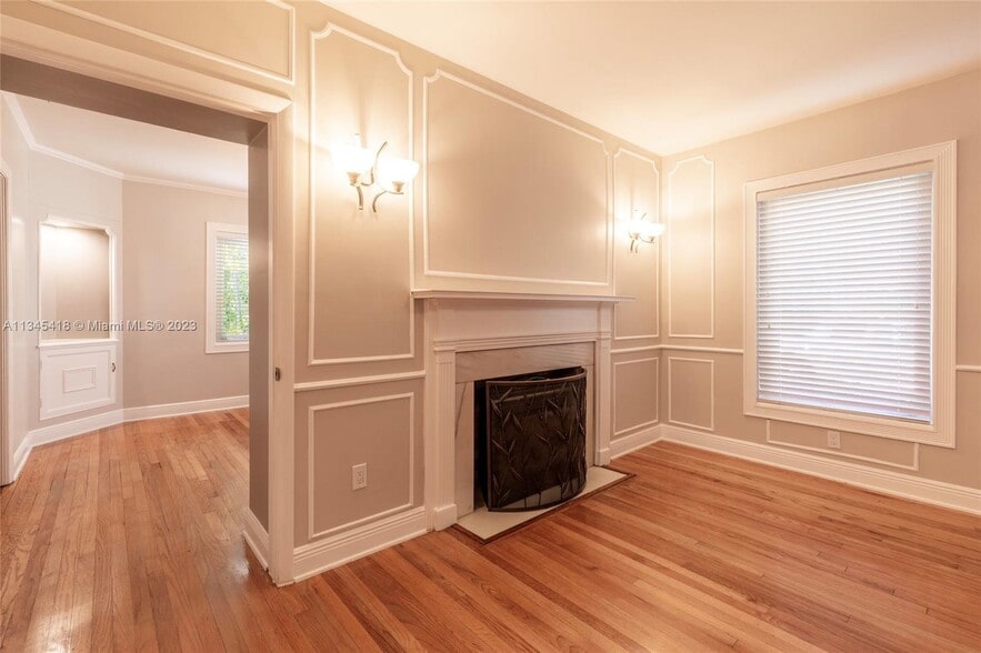 Building Photo - 1350 Mendavia Ave