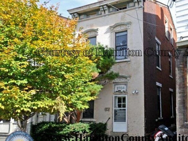 Primary Photo - 2704 W McMicken Ave