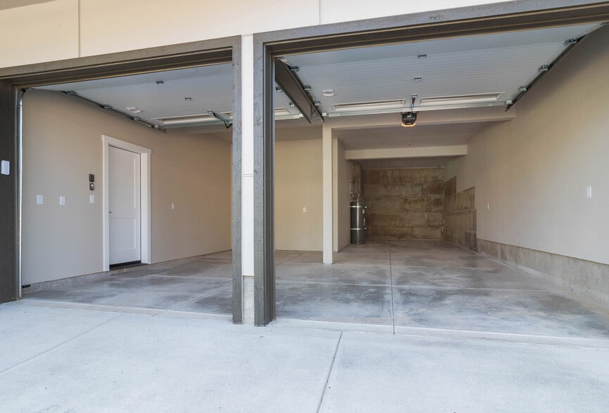 Building Photo - 3910 Gansen Way
