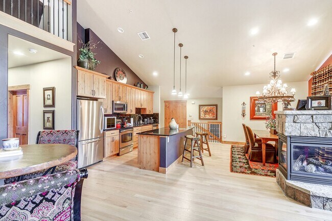 Building Photo - Downtown Frisco! Tons of space, amazing lo...