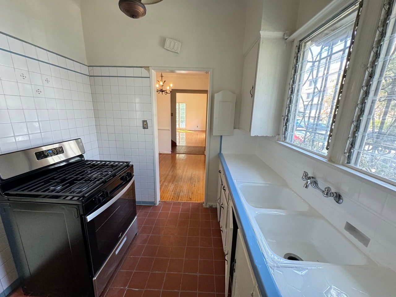 Building Photo - 422 S Detroit St