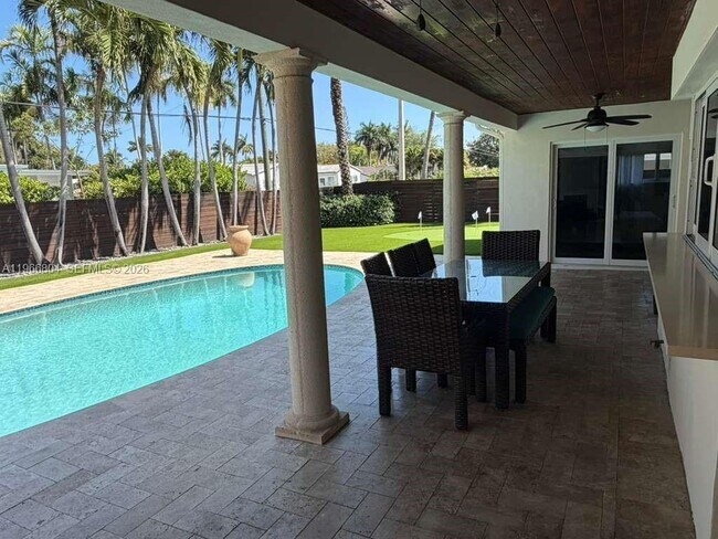 Building Photo - 1201 Washington St